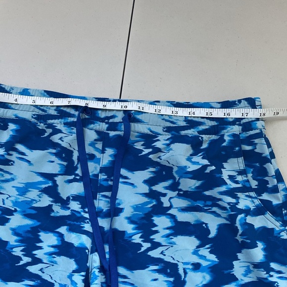 Eddie Bauer Women's Departure Amphib Shorts Blue glacier Camouflage Athletic L - Picture 8 of 12